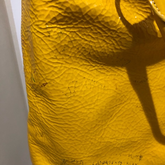 Prada - Picture 7 of 8